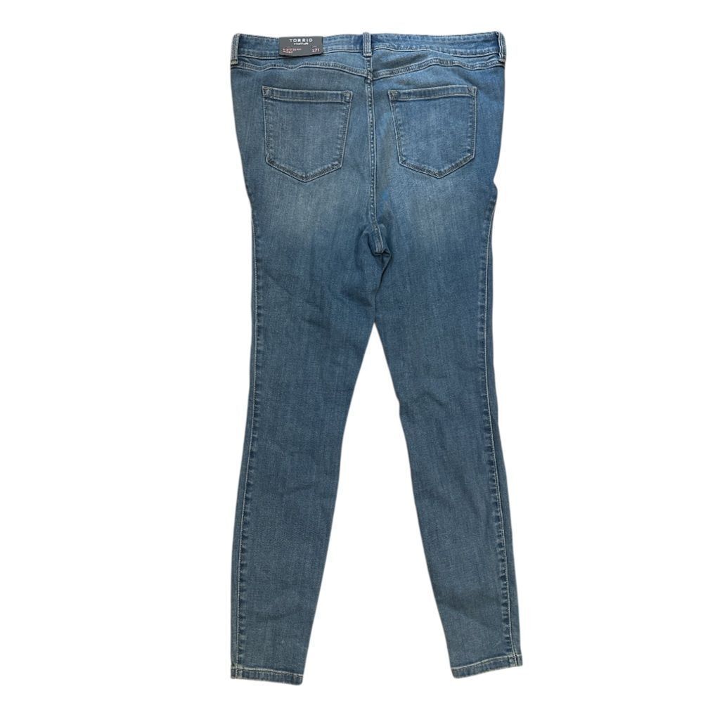 2 for $30 TORRID Midfit Super Skinny Mid-Rise Jean NWT - Picture 4 of 11